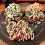 はち八 - 左上、ねぎメガ盛り、右上、イカ天ねぎマヨ、下、自家製明太マヨ