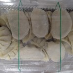 モチチ - こんな感じでテイクアウト（パツパツだから移して冷凍） 