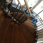Cafe Norden ApS - この螺旋階段で二階へ上がります