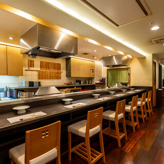 ［カウンターは特等席］揚げたて天ぷらを堪能できる大人の空間