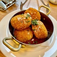 fish&wine BLUE OCEAN GRILL - ライスボールコロッケ。トマトソースがおいしすぎる