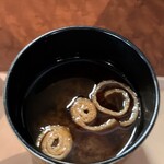 炭焼きステーキHIUCHI - お味噌汁さんでーす。