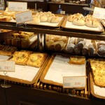 デンマークベーカリー - パン屋店内