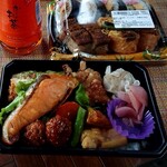Odakyu OX  - 料理写真:鮭弁当と穴子寿司パック