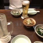 庄や - じゃばらサワーとお通しの菜の花和え、煮込み。