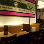 上海バール - 店内　テーブル席