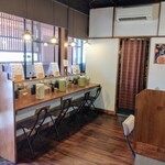 拉麺べんげ - カウンター席８席あります