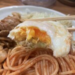 キッチンビバ - 目玉揚げ焼きが付いたのね