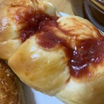 ケーワン - フランク
      電子レンジで少し温めるとしっとりふっくら食感になります