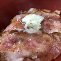 赤坂 津つ井 総本店 - ビフテキ丼　霜降りがすごい！