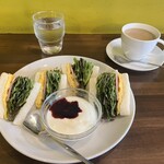 かどでcafe - このボリュームすごくないですか？いわゆるミックスサンドですよ(*≧∀≦*)
