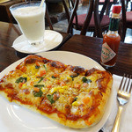 カフェ・ボアベール - 2014.06_農夫のピザ(780円)+バナナジュース(580円)