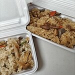 おこわ米八 - 料理写真:左　里山オコワ　　右　五目オコワ