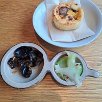 ブリル飯店 - 小菜2品とチャーシュータルト