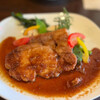 バーデン　バーデン - この日のお肉料理は、ポークソテー。
豚ロース肉は1cmほどの薄切りですが…
2だ段重ねですので、
1.5枚ほどあり嬉しい♪(  ´艸`)