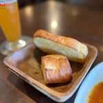 バーデン　バーデン - お肉ランチのセットのパンは、
焼きたて熱々で提供していただきました！(*ﾟ∀ﾟ*)