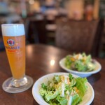 バーデン　バーデン - 本場ミュンヘンで造られたヴァイツは、
フルーティーで美味しいですね〜♡(*´ω｀*)
酵母の甘味が素敵♡(๑˃̵ᴗ˂̵) セットのサラダは、旦那くんと共通。