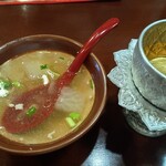 タイ王国料理 クンメー1 - ランチのスープ。冷たいお茶はタイのジャスミン茶。アルミのカップが嬉しいです！
