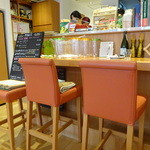 POUT - カウンター席も若干ございます（2014.09）