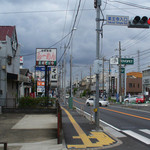 支那そばや - 支那そばや（国道16号線南側からサインをのぞむ）