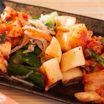 やきにく 牛三 おおつか - キムチ盛り合わせ