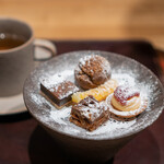 ARMONICO - チョコシュークリーム　 フロランタンサブレ　 フランボワーズタルト　 オレンジのカンディート　 ヘーゼルナッツのオペラ