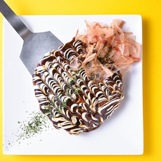 新鮮な馬刺し、鉄板焼き、冬場はおでんも人気