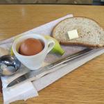 モジョ コーヒー - （'14/08）モーニングの茹で卵、トースト、バナナ