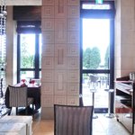 RISTORANTE OZIO - 店内のテーブル席の風景です