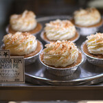 ハドソンマーケットベーカーズ - バナナ・ラム・スマッシュ・パイ(eat in)＠税込780円 │《その他オーダー》アイスコーヒー＠税込520円