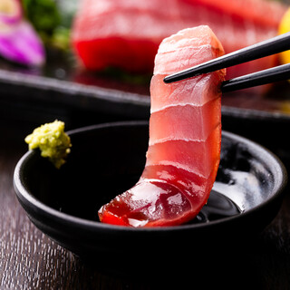自慢のまぐろ盛り放題のブツ盛りや食べ比べに注目♪