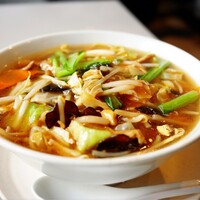 美林華飯店 - ボリュームたっぷりの五目スープそば