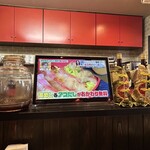 雲丹 - ｶｳﾝﾀｰのﾃﾚﾋﾞ前の席だったので､家感覚でﾋﾙﾅﾝ見てました　(〃ω〃)