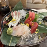 炉ばた 暁 - お刺身3種　特に白身2種がめっちゃ美味しい