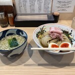 水原製麺 - ワンタン二種はつけ汁の中〜