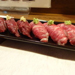 いわや - 左:馬刺し握り 右:馬刺し握り(上)(2014/08-2)