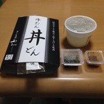 牛たん炭焼　利久 - 牛タン丼弁当／1300円（税抜）