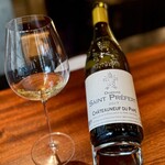 蒼 - ドメーヌ・サン・プレフェールのシャトー・ヌフ・デュ・パプ・ブラン 。
      鮑の自家製バターには、ローヌの白品種はバッチリです♪
      とてもリッチなテイストですし、クリーミーでちょっとナッティ。お見事です。