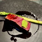 蒼 - ここに帰ってくると、改めて但馬玄のヒレの素晴らしさと、シェフの技の見事さに、どこかホッとさえします。
      スプーン一杯に100gの但馬玄が使われているという、ジュのソースの密度は、微かに苦味も伴って絶品！