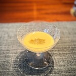 蒼 - シェフ絶賛のとうもろこし「ラ・ペルラドーロ」！
      濃縮されつつもクリアな美味しさが、峯村シェフのお料理の筋として通っていることを、再認識します。
      なんとキレイな甘さか♪
      トマトのジュレの味変も素敵です。