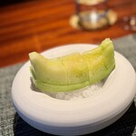 蒼 - 結構しっかり冷やしてあるのに、甘さがまったく損なわれないのも素晴らしい。
      大好き過ぎるマスクメロン♪