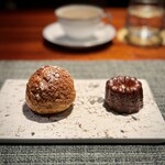 蒼 - そして、いつもの最高シュークリームとカヌレでクロージング♪
      体調が良かったのか、この日はいつもより少し余裕のペロリ(^^)
      月並みですが、徹頭徹尾素晴らしかったなぁ…