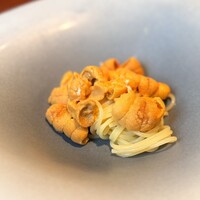 蒼 - この赤雲丹、ヤバし！
                磯っぽさは控えめで、まさにミルクみたいなクリーミーさ。
                こんなにきれいな雲丹、初めていただきました。
                幸福〜♪