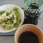 ロペ倶楽部 テラスレストラン - サラダ（無料）とコーラ（無料）