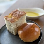 オールデイダイニング オアシスガーデン - パンはおかわりできます。モチモチのフォカッチャおいしい