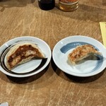 SAPPORO餃子製造所 - 大粒餃子とノーマル餃子