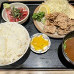 鮪小屋本店 エスカ店 - 鮪の唐揚げと、赤身がのった贅沢な定食。