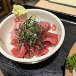 鮪小屋本店 エスカ店 - 付け合わせの赤身。