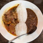 トプカ - 盛合せA1750円。牛すじカリー＆インドポークカリー。