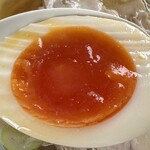 青竹手打ちラーメン ひらさわ - 味玉はトロトロで味が染みてます。